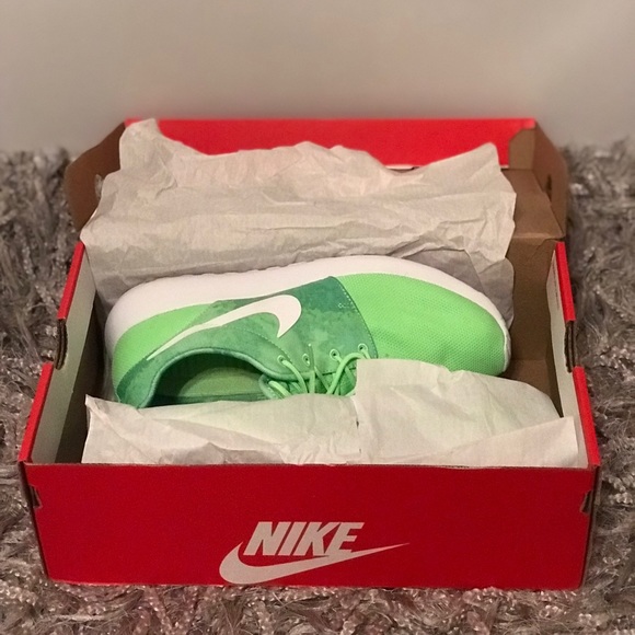 Nike Roshe Run Print- Flash Lime/White Shoes - Picture 6 of 7